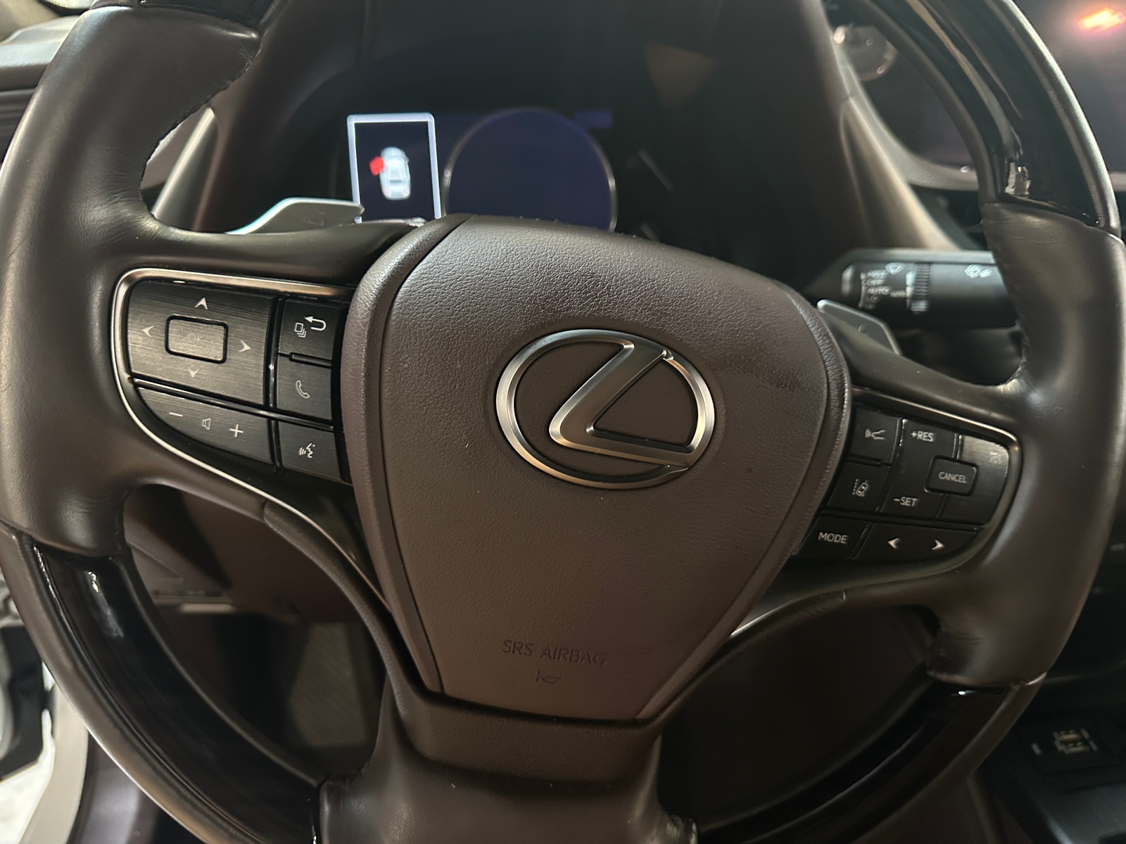 Thumbnail: 2020 Lexus ES - 4