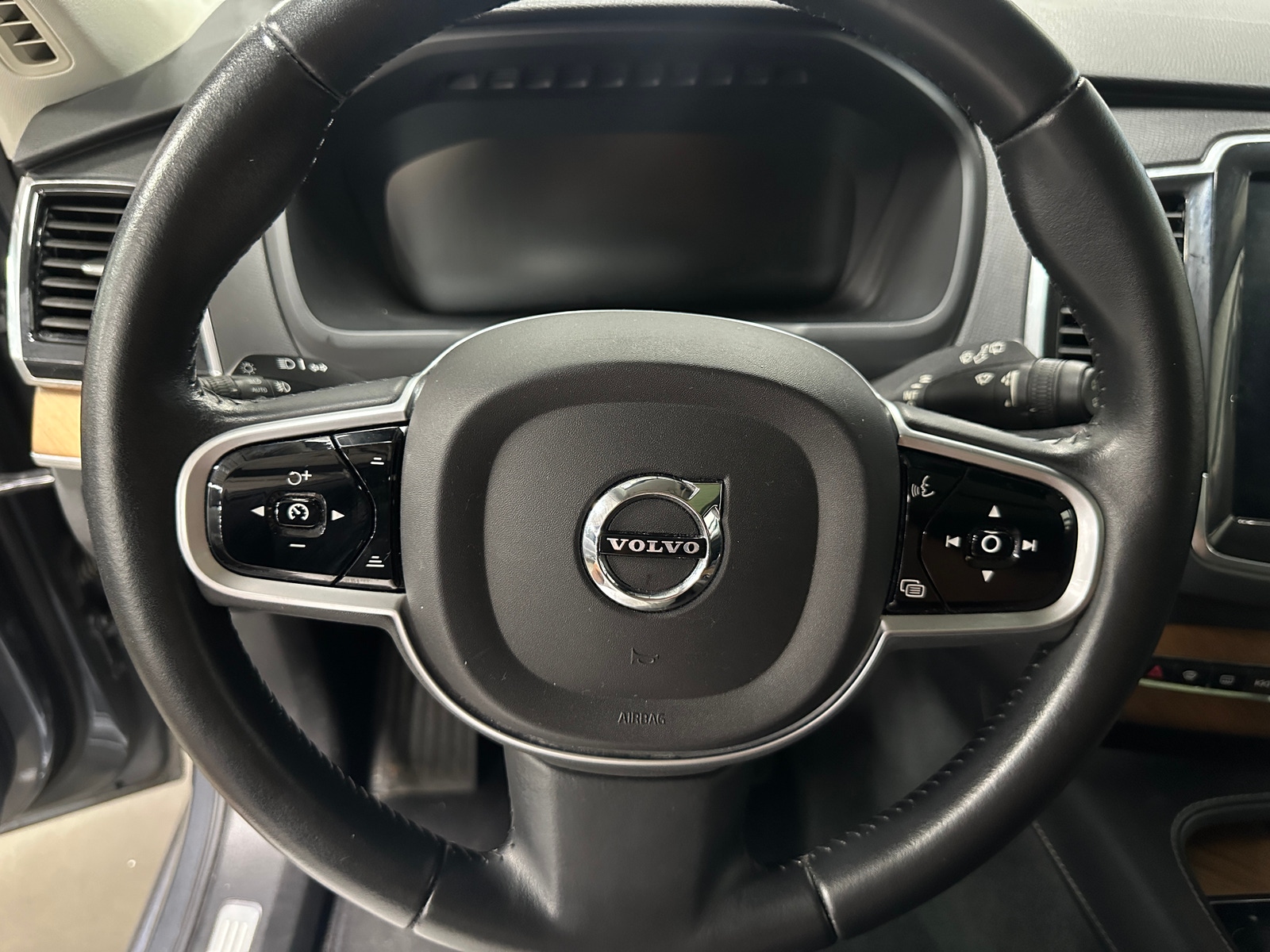 Thumbnail: 2018 Volvo XC90 - 4