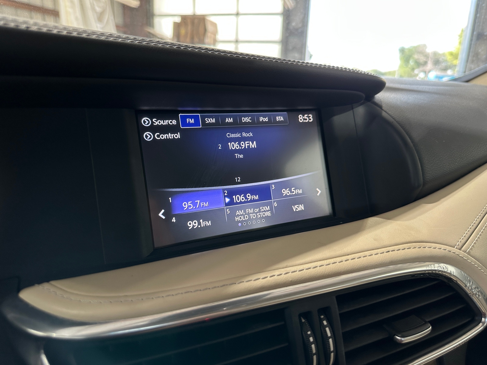 Thumbnail: 2017 INFINITI QX30 - 3