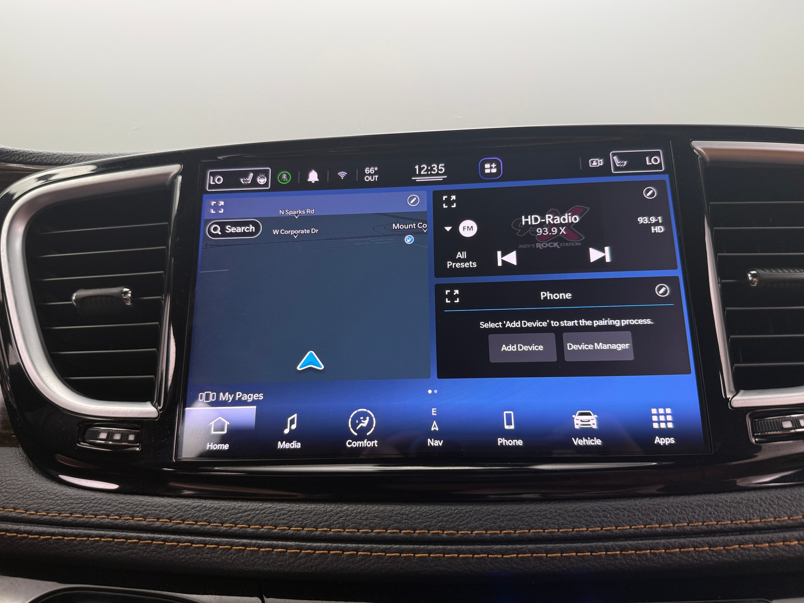 Thumbnail: 2022 Chrysler Pacifica - 3