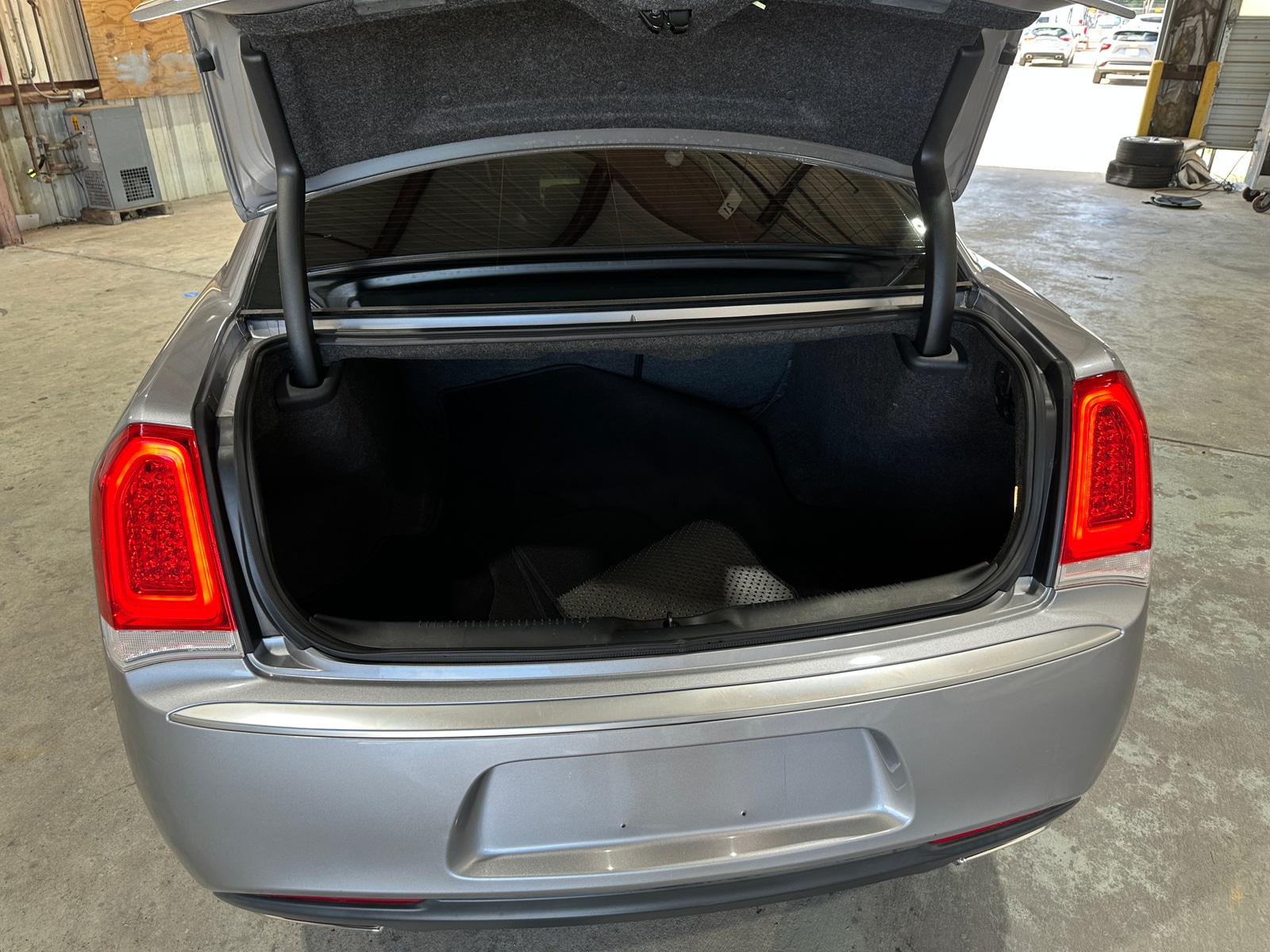 Thumbnail: 2017 Chrysler 300 - 6