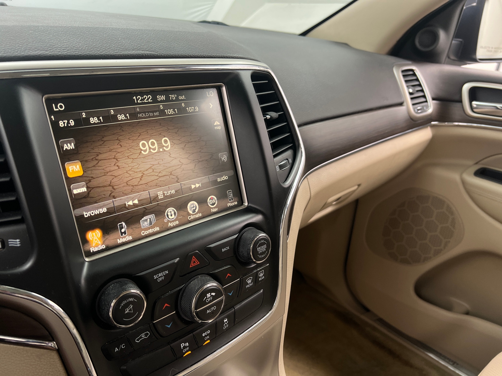 Thumbnail: 2014 Jeep Grand Cherokee - 3