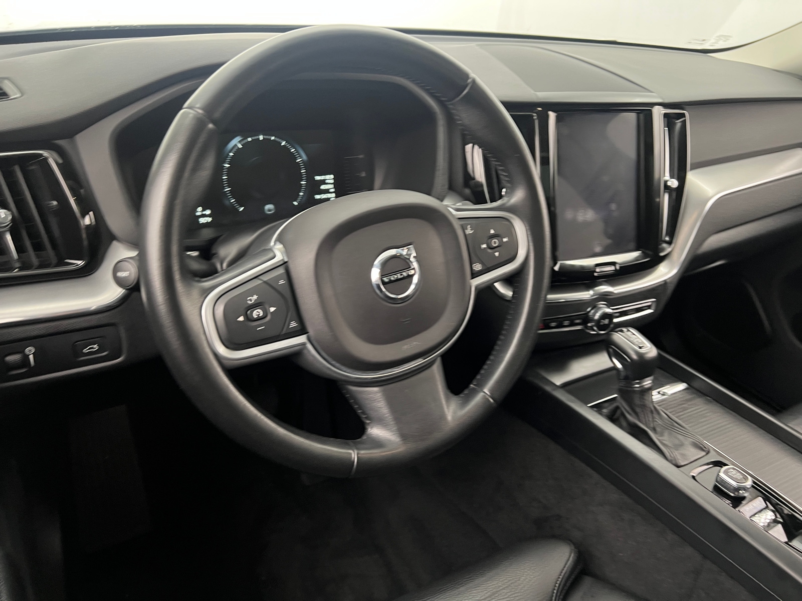 Thumbnail: 2019 Volvo XC60 - 5