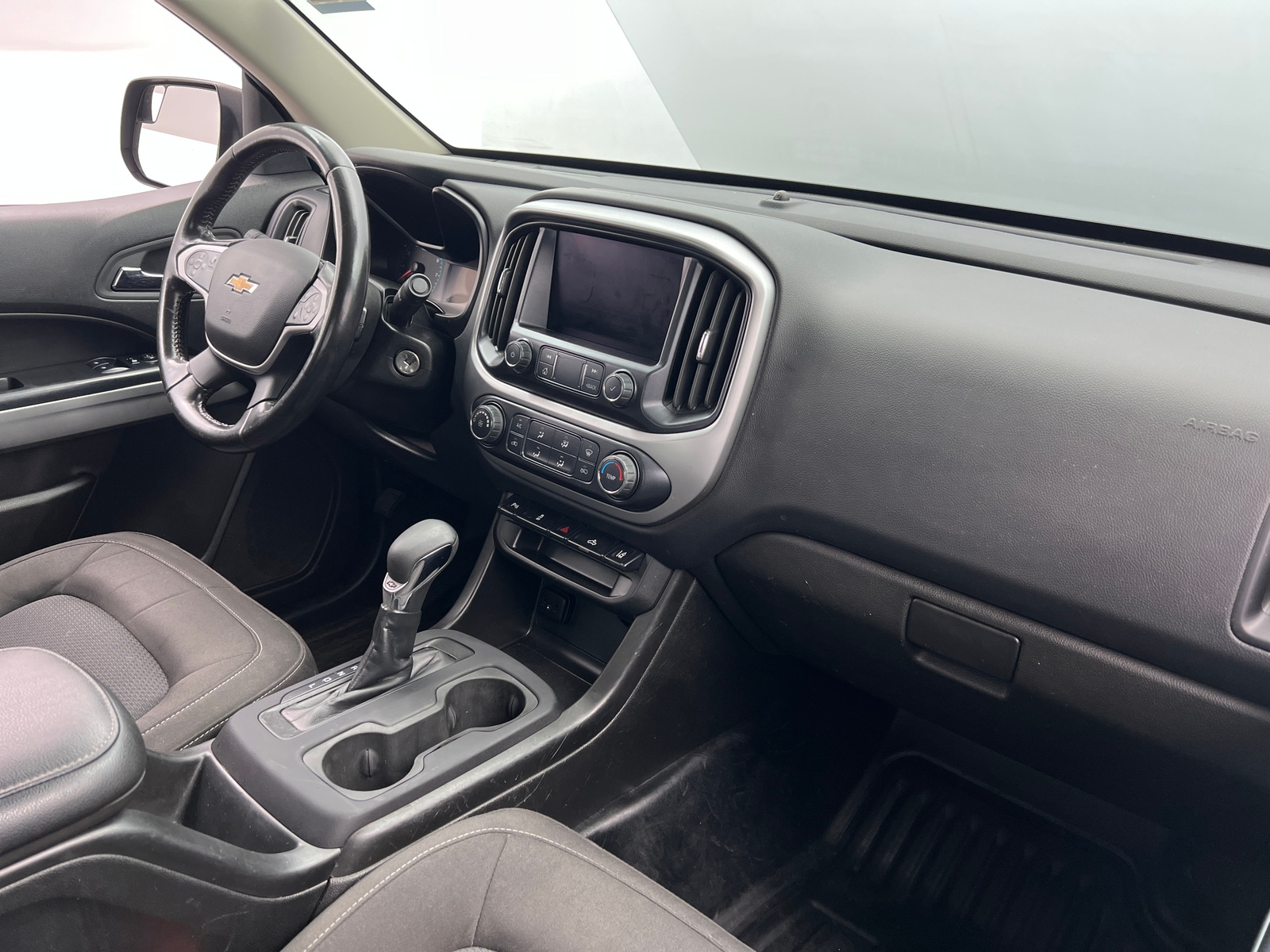 Thumbnail: 2022 Chevrolet Colorado - 3