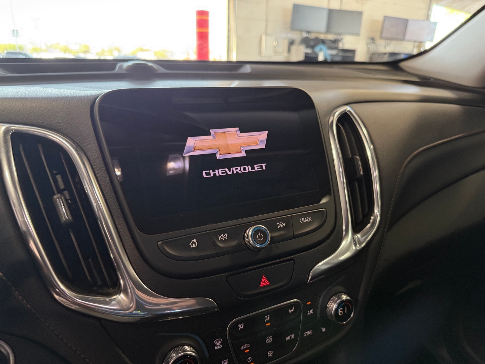 Thumbnail: 2020 Chevrolet Equinox - 3