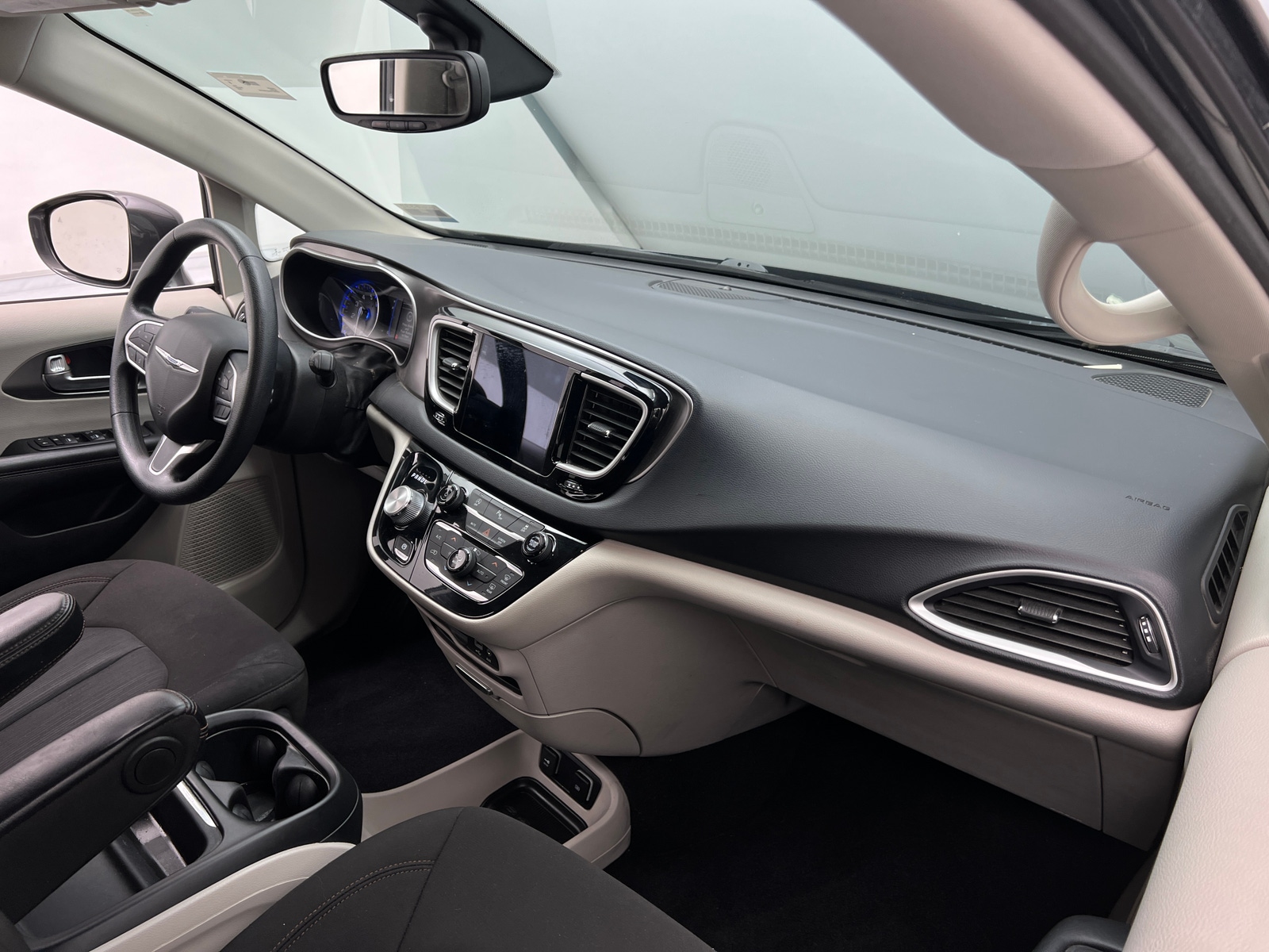 Thumbnail: 2020 Chrysler Pacifica - 3