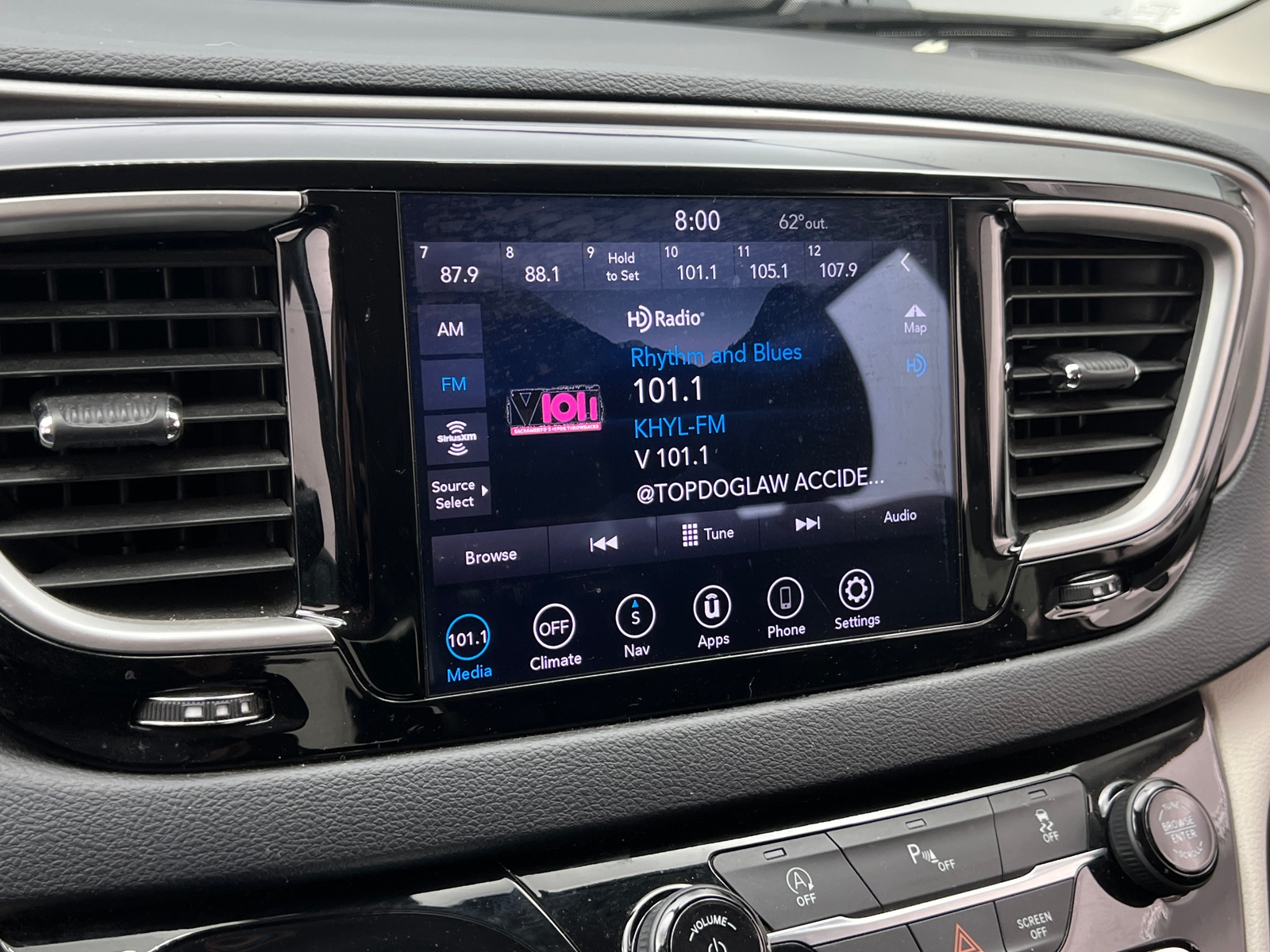 Thumbnail: 2020 Chrysler Pacifica - 4
