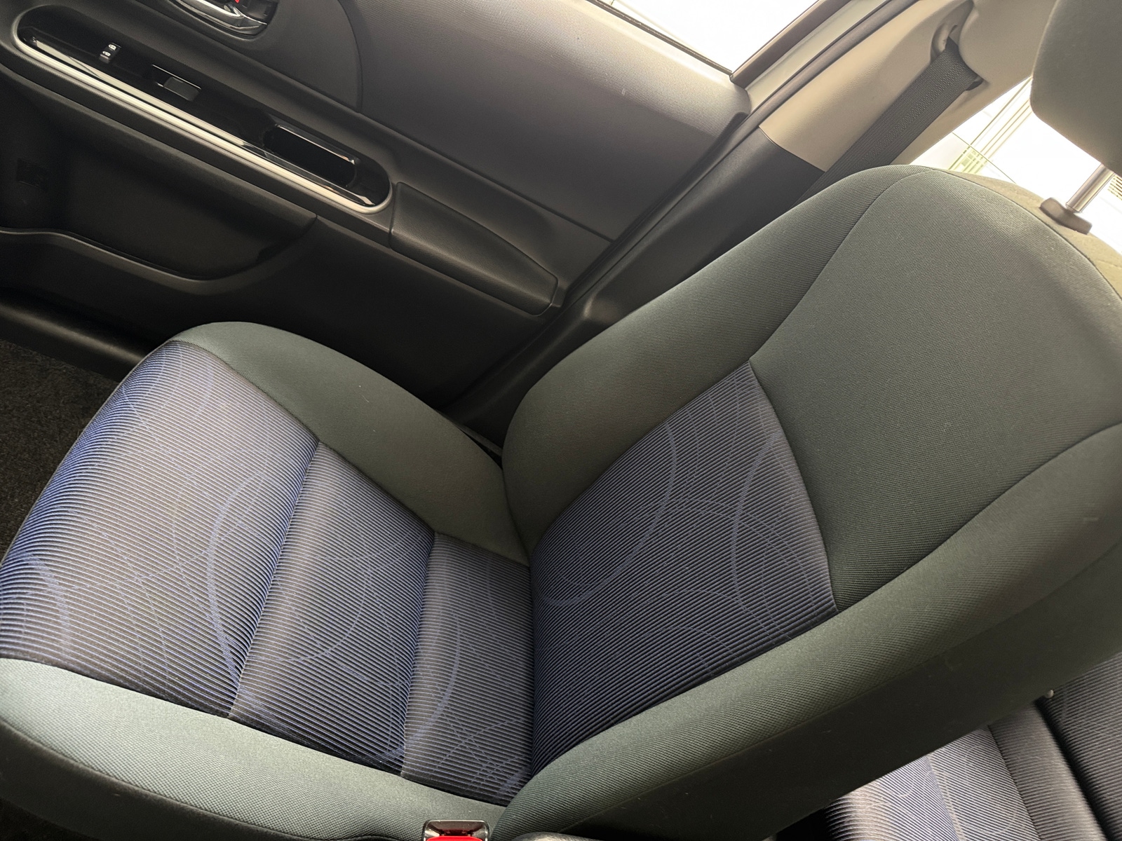 Thumbnail: 2015 Toyota Prius c - 2
