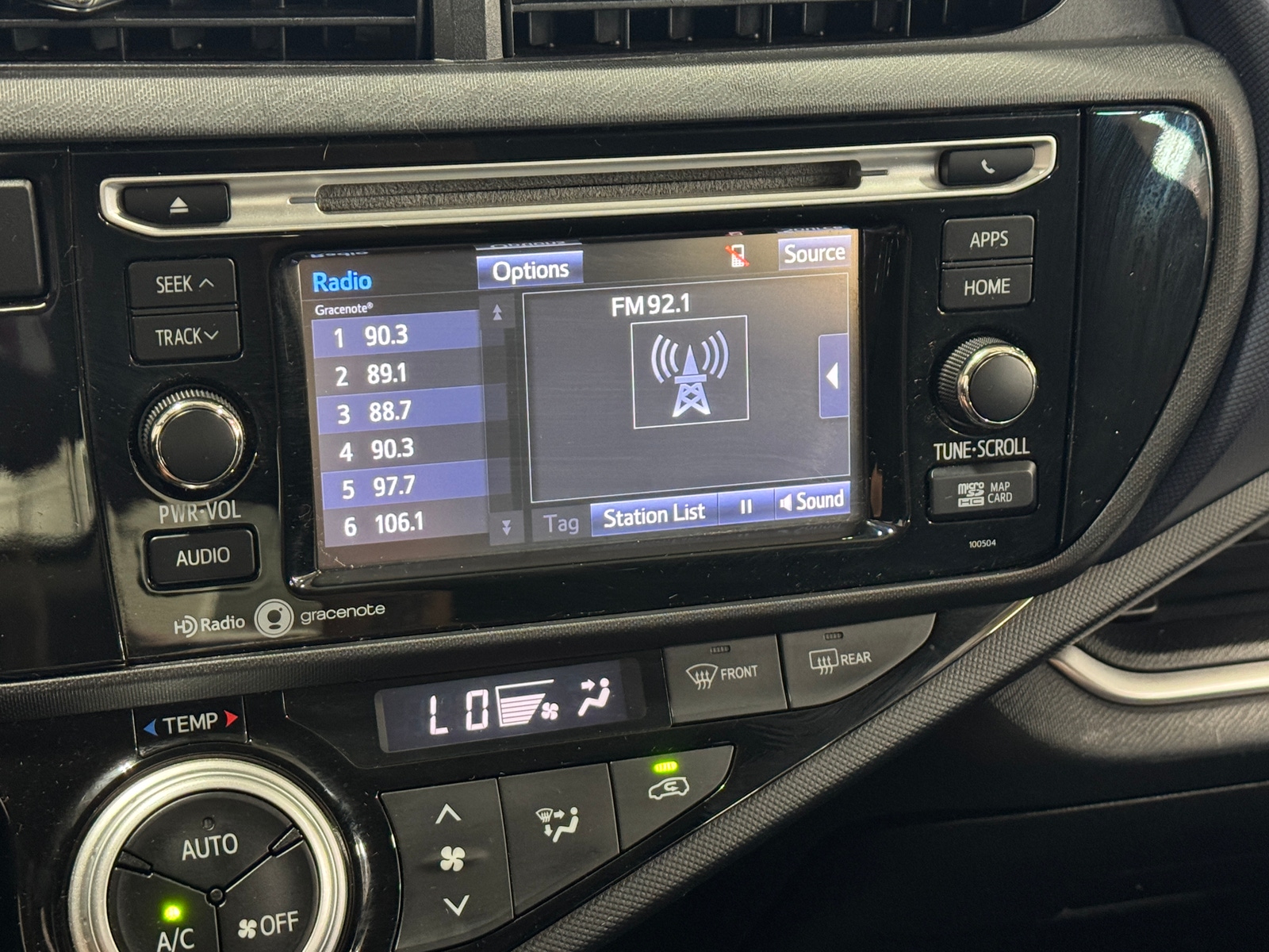Thumbnail: 2015 Toyota Prius c - 4