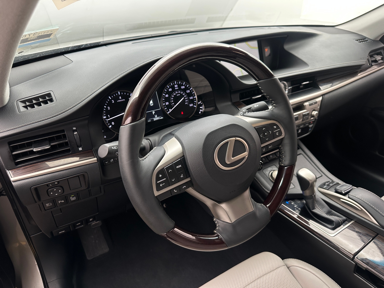 Thumbnail: 2017 Lexus ES - 2