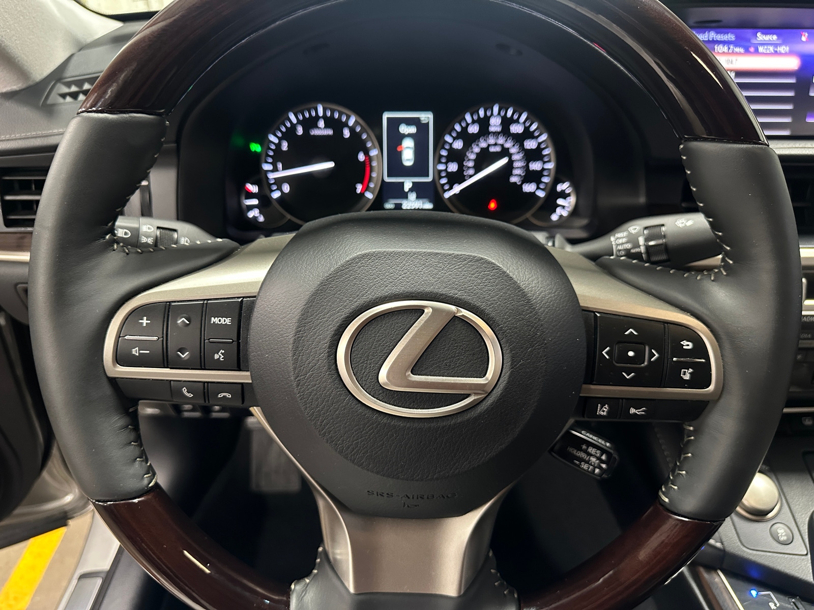 Thumbnail: 2017 Lexus ES - 4