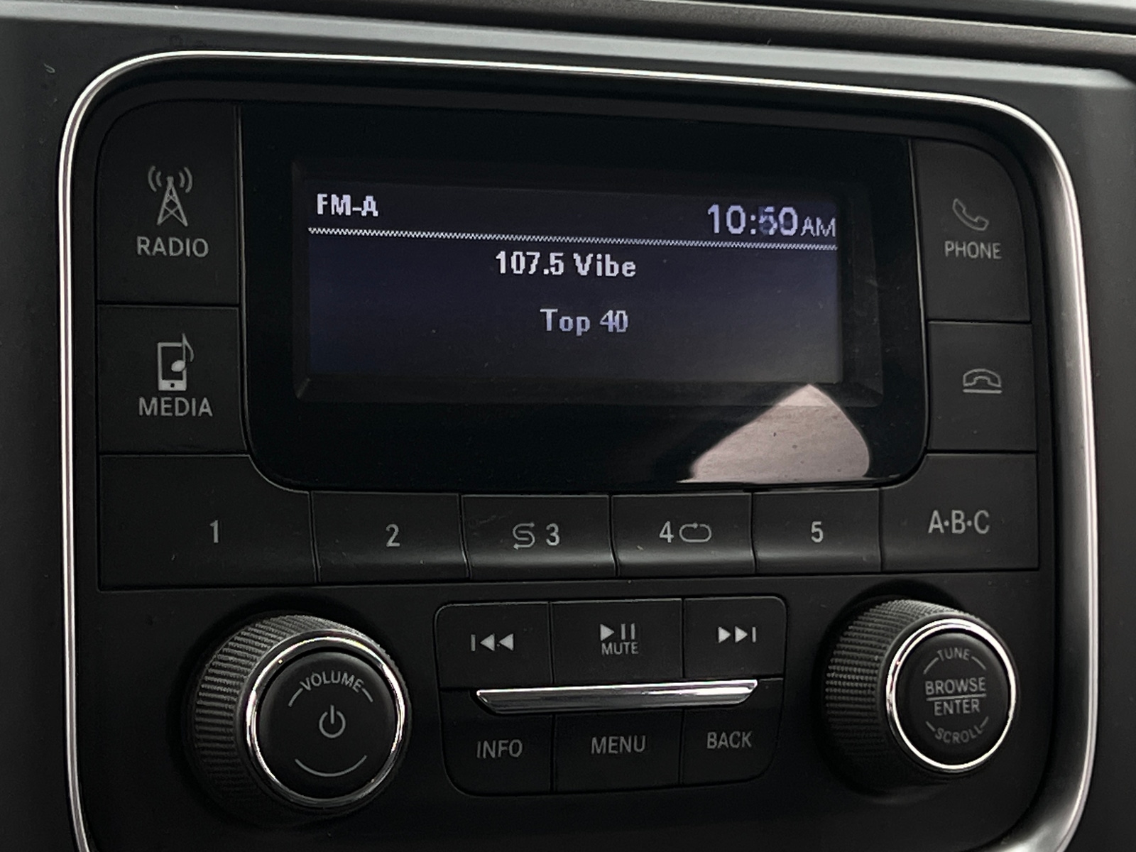 Thumbnail: 2019 RAM 1500 Classic - 4