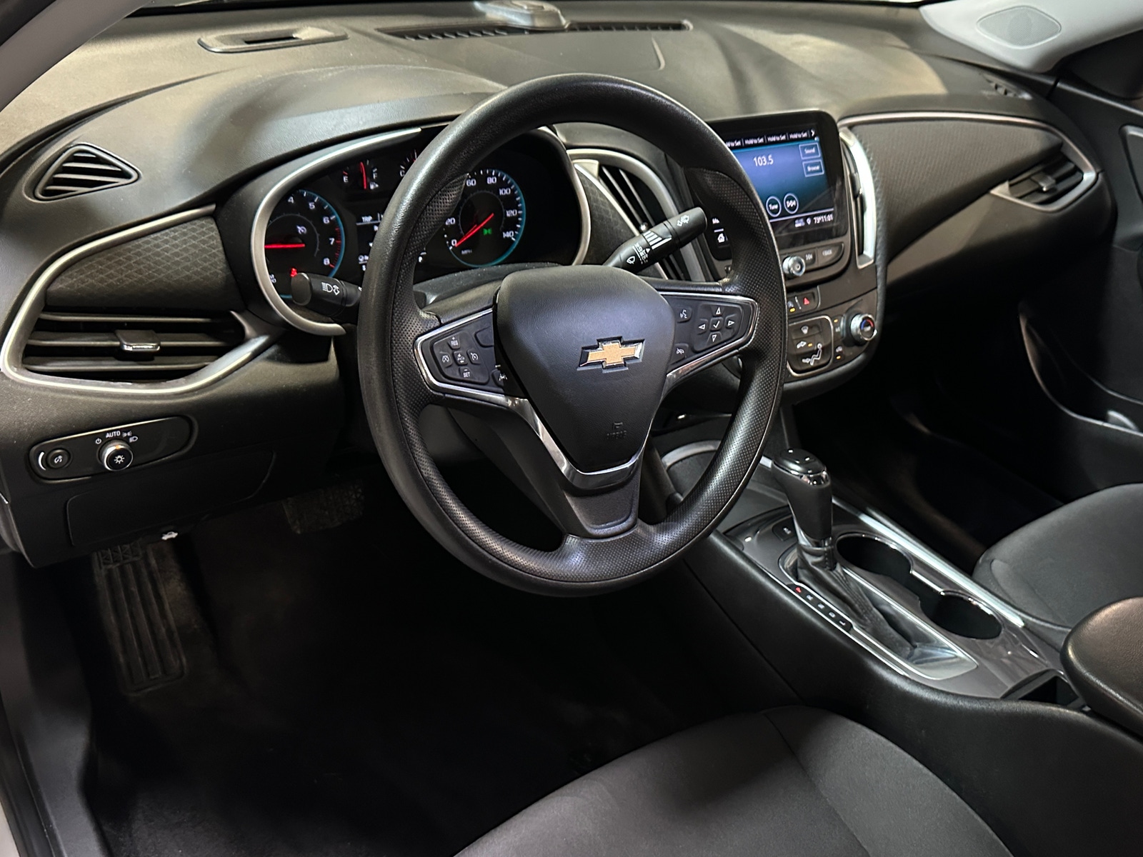 Thumbnail: 2020 Chevrolet Malibu - 3