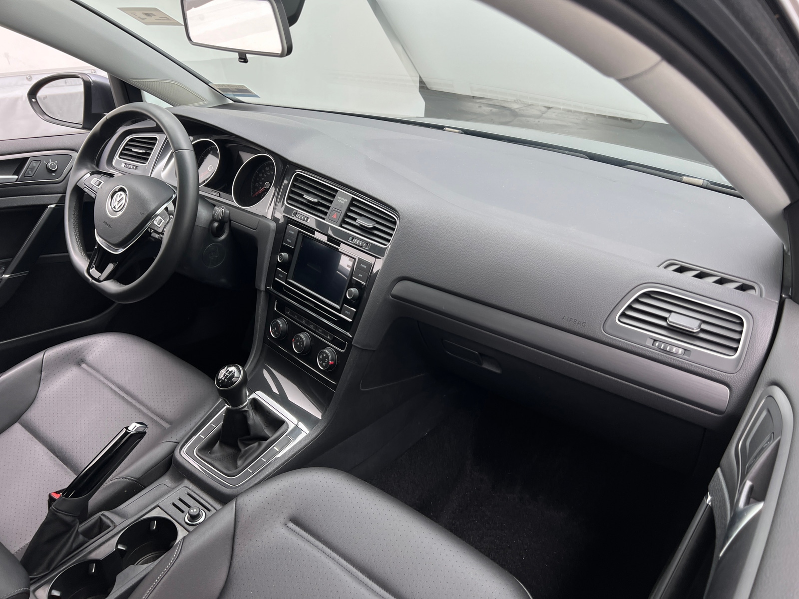 Thumbnail: 2020 Volkswagen Golf - 2