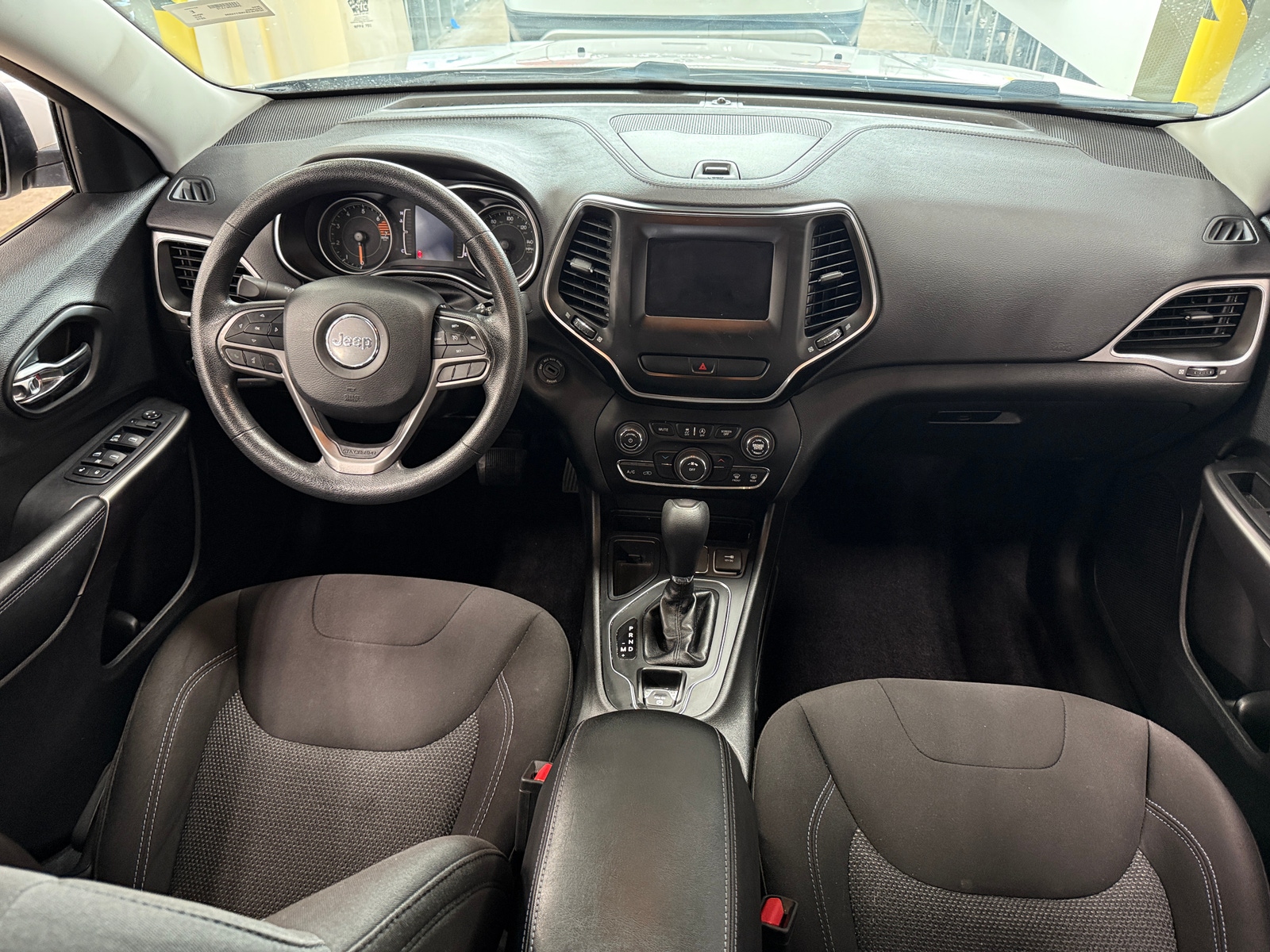 Thumbnail: 2019 Jeep Cherokee - 3