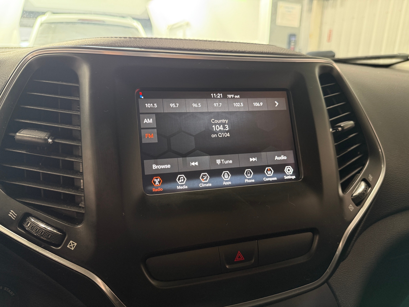 Thumbnail: 2019 Jeep Cherokee - 4