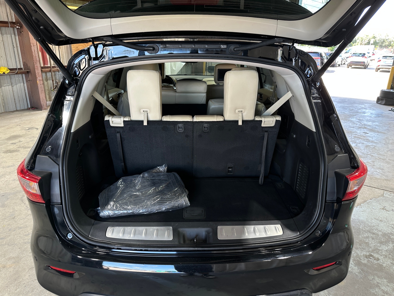 Thumbnail: 2015 INFINITI QX60 - 6