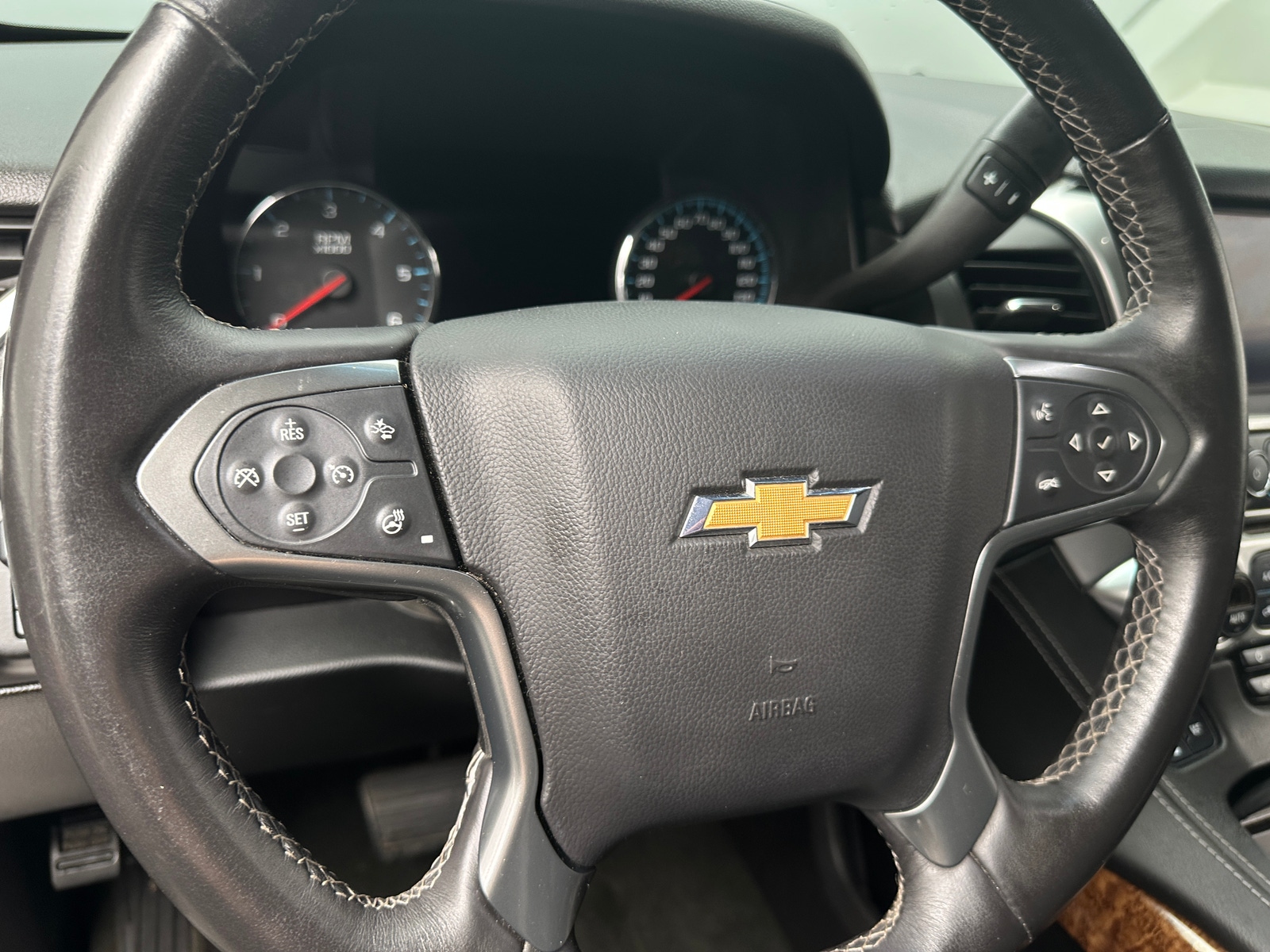 Thumbnail: 2016 Chevrolet Suburban - 4