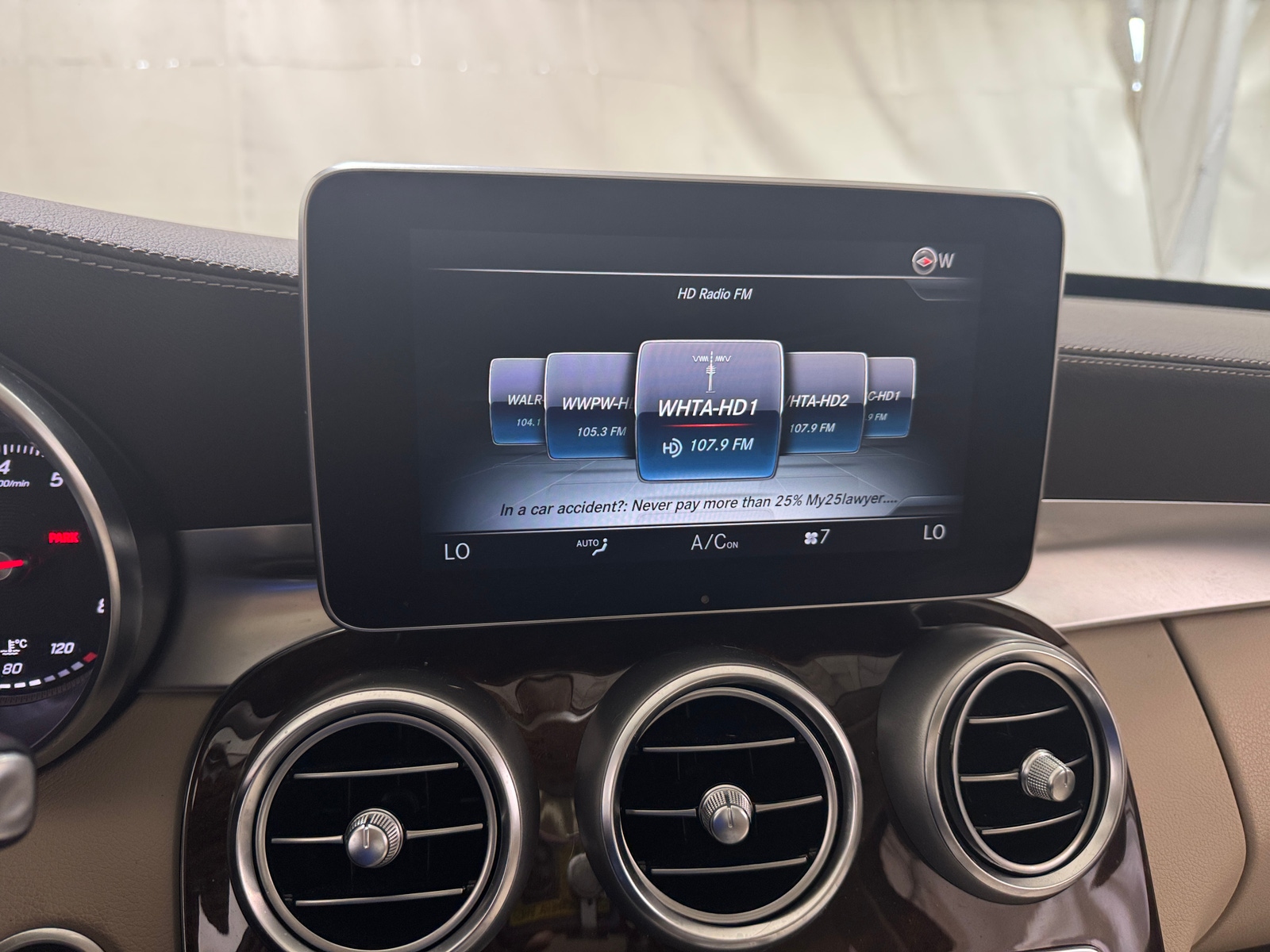Thumbnail: 2016 Mercedes-Benz C-Class - 3