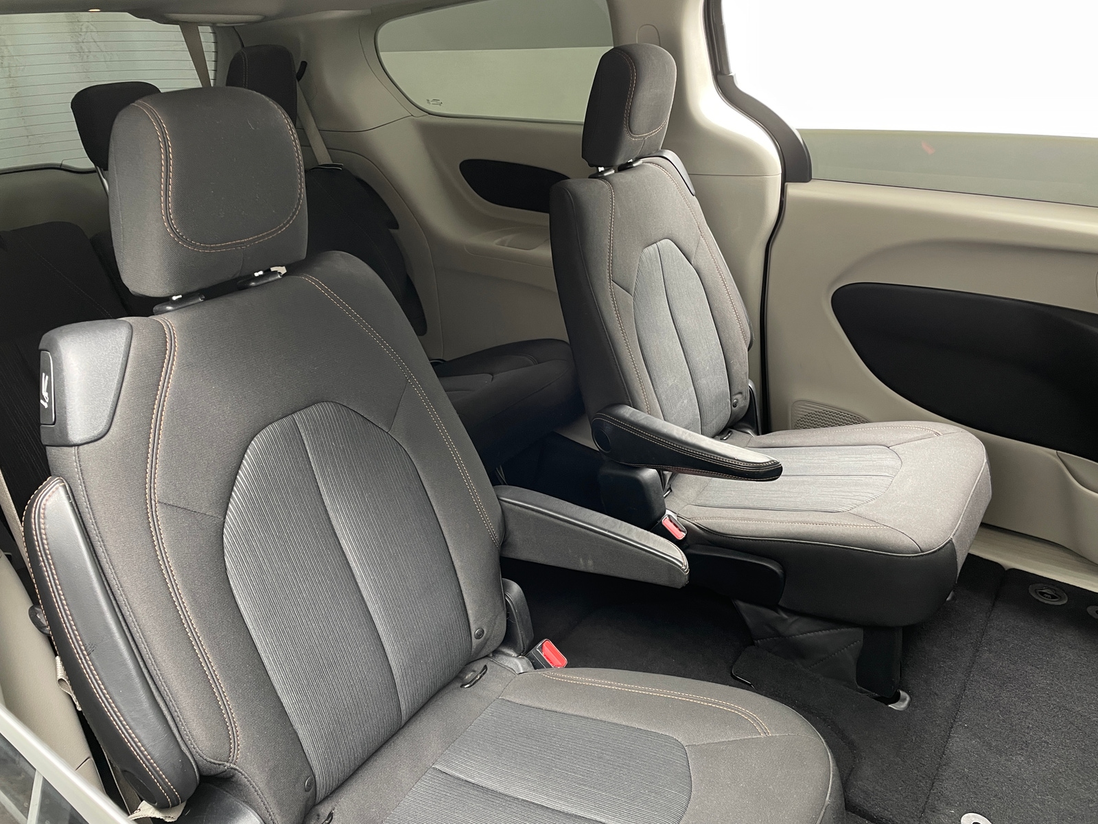 Thumbnail: 2017 Chrysler Pacifica - 6