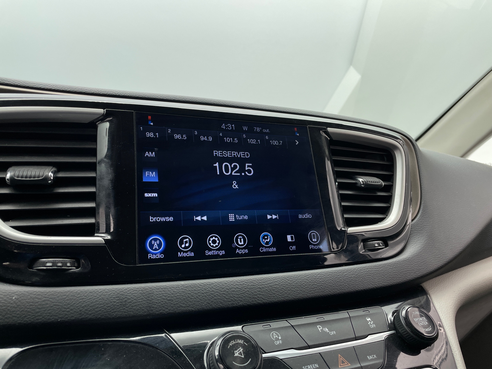 Thumbnail: 2017 Chrysler Pacifica - 4