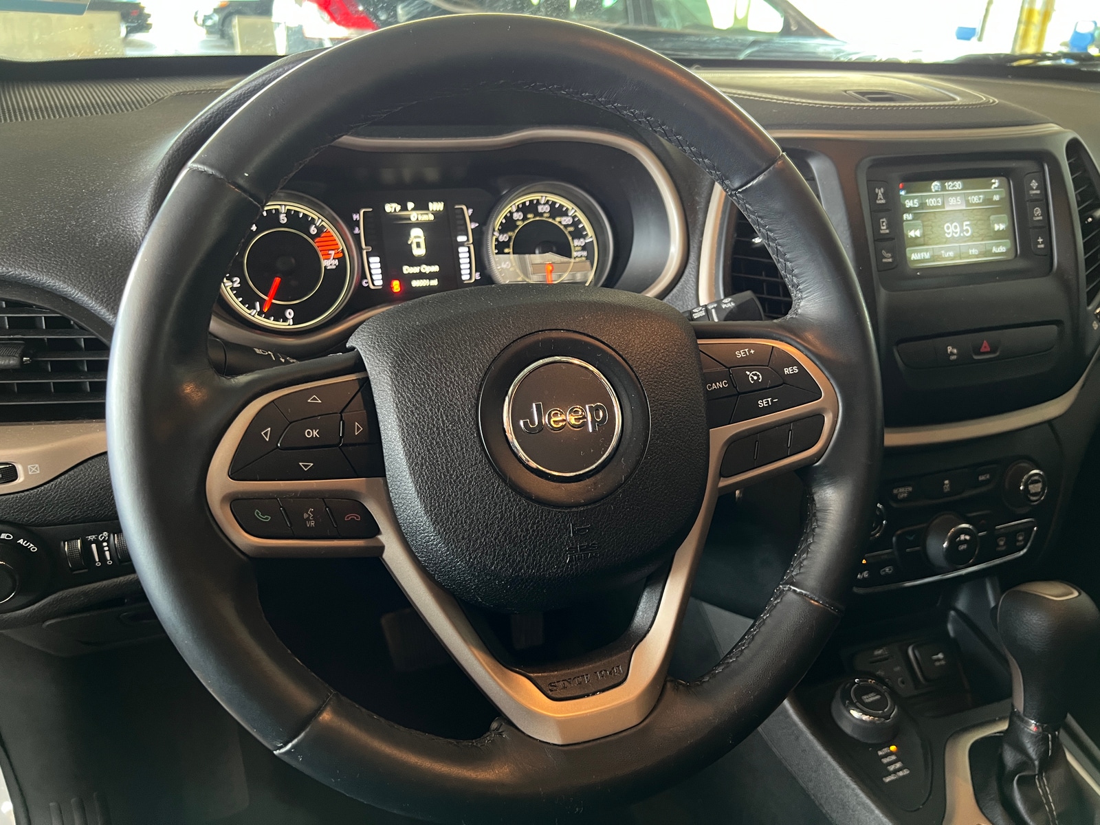 Thumbnail: 2017 Jeep Cherokee - 5