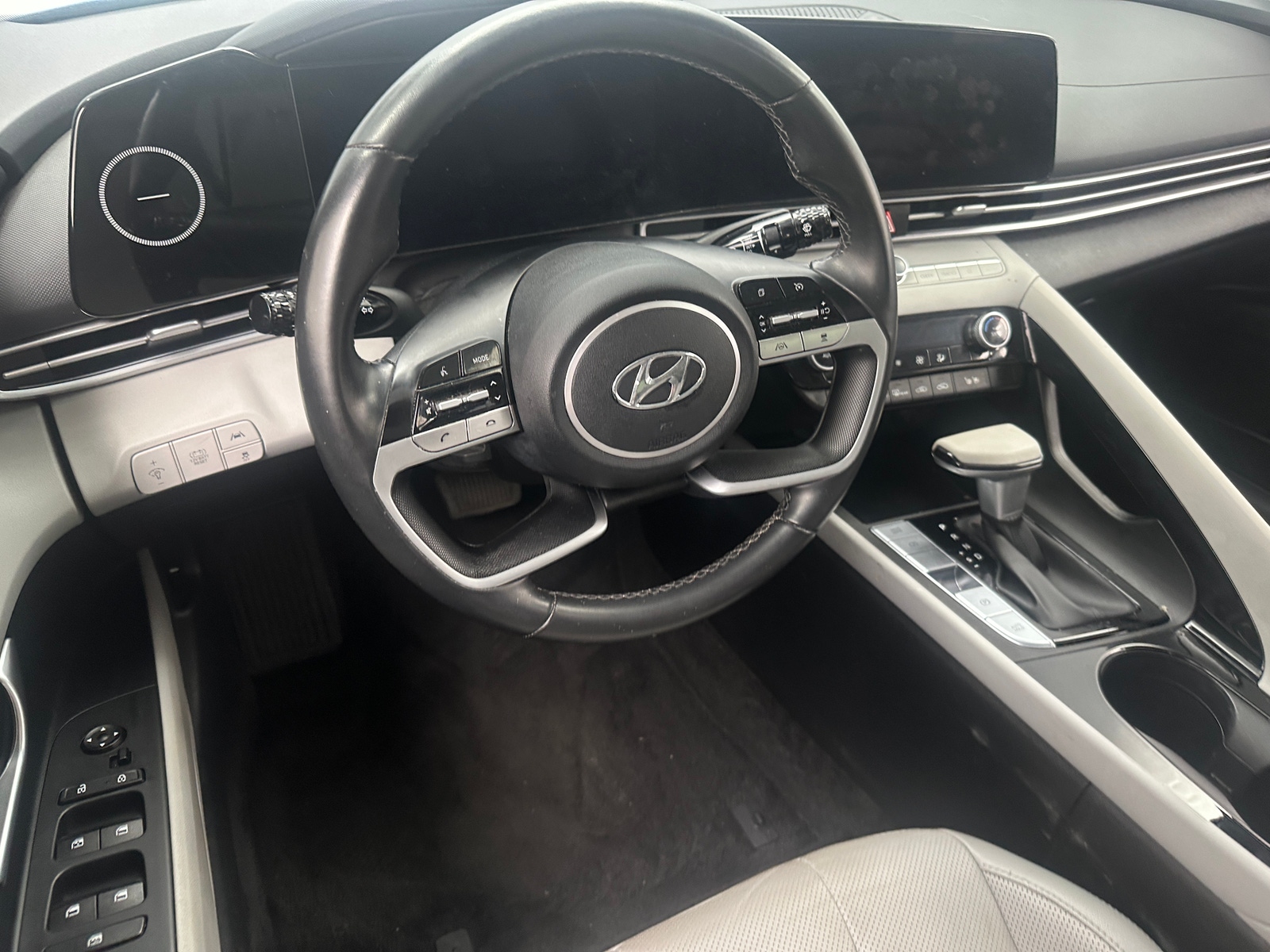 Thumbnail: 2023 Hyundai Elantra - 4