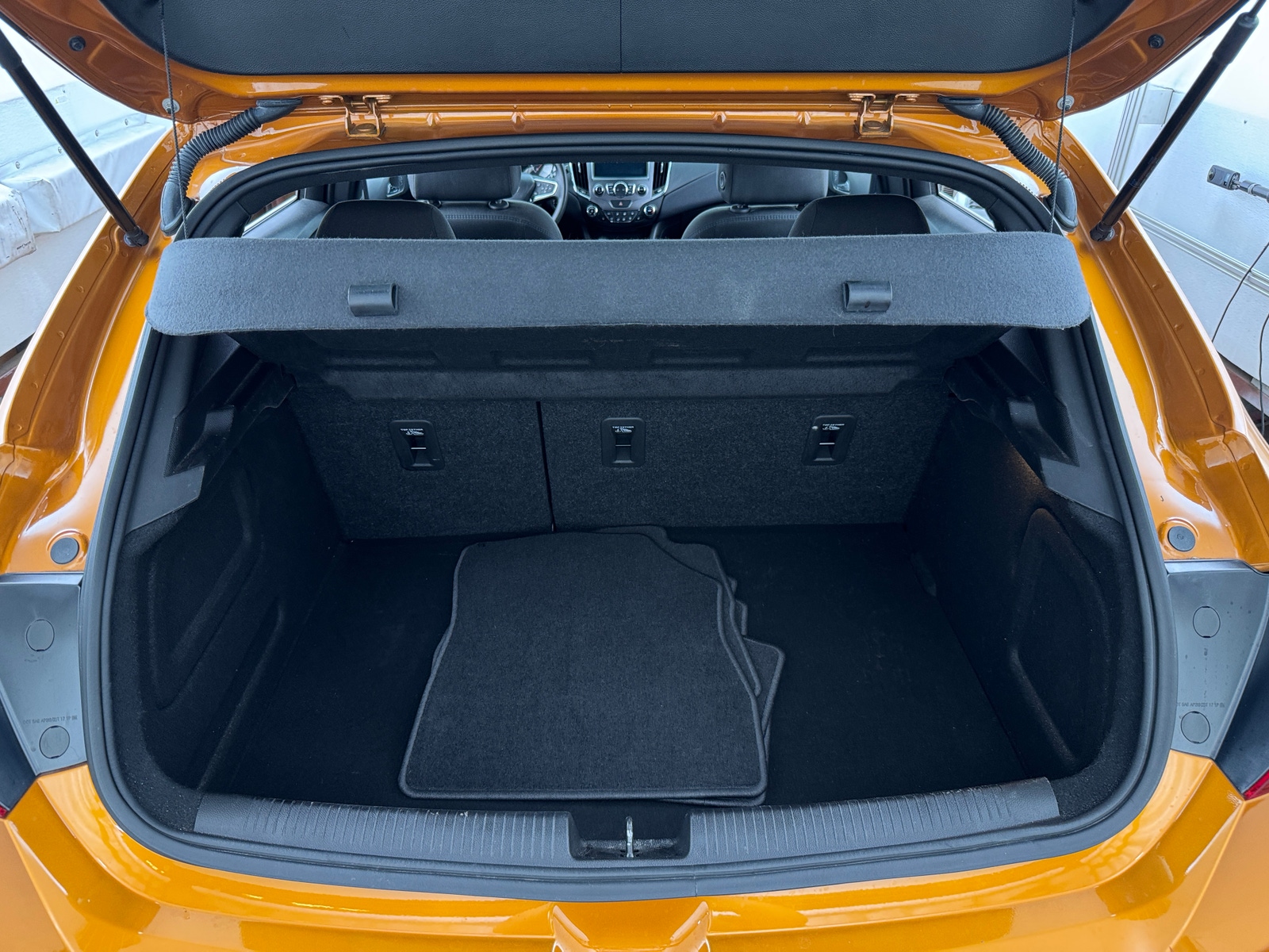 Thumbnail: 2017 Chevrolet Cruze - 7