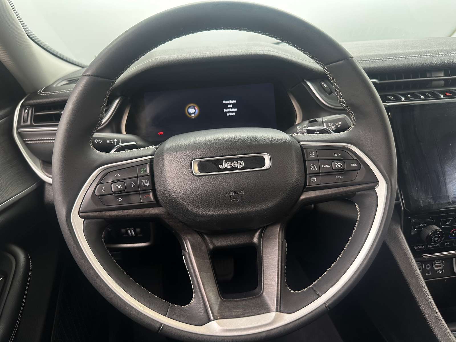 Thumbnail: 2023 Jeep Grand Cherokee L - 4