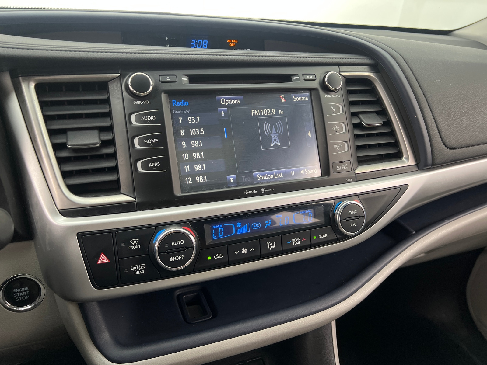 Thumbnail: 2015 Toyota Highlander - 4