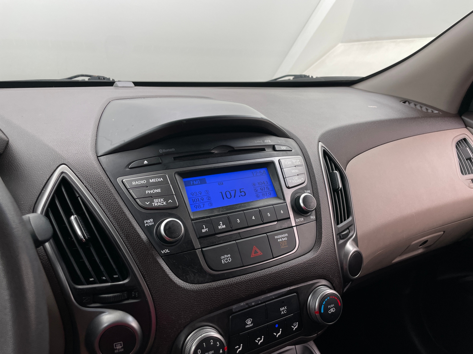 Thumbnail: 2015 Hyundai Tucson - 4