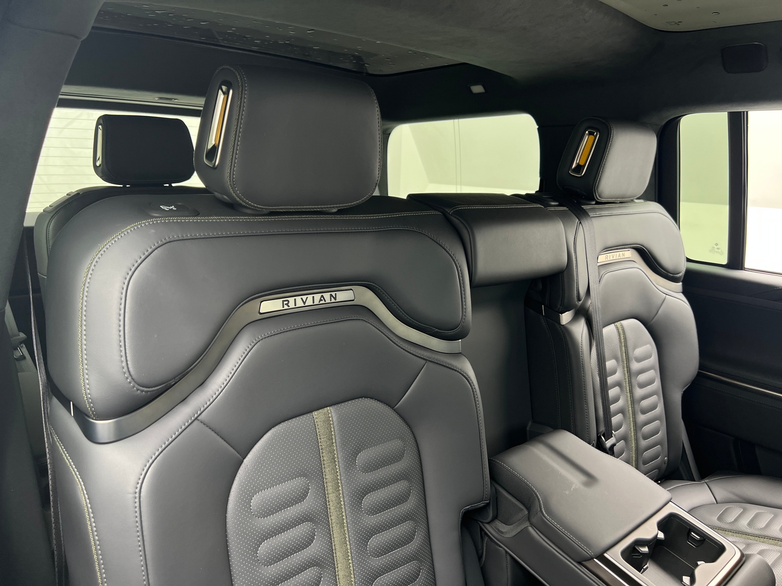 Thumbnail: 2023 Rivian R1S - 5