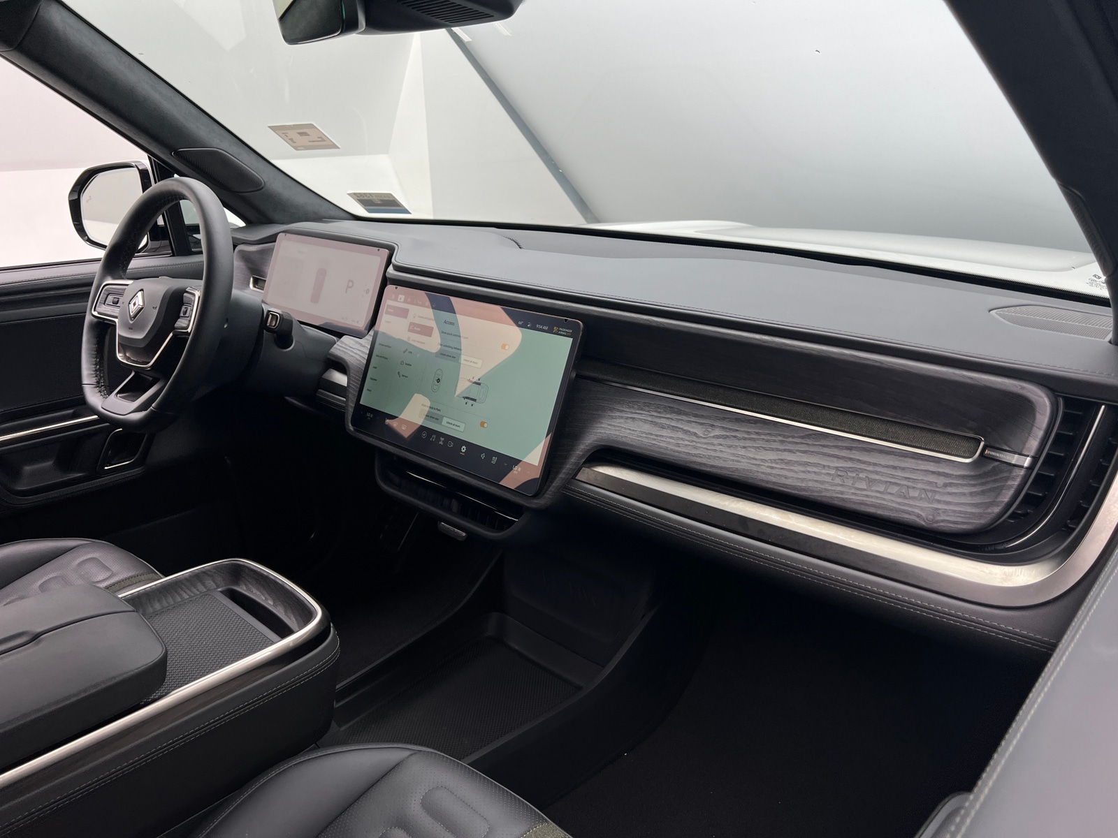 Thumbnail: 2023 Rivian R1S - 2