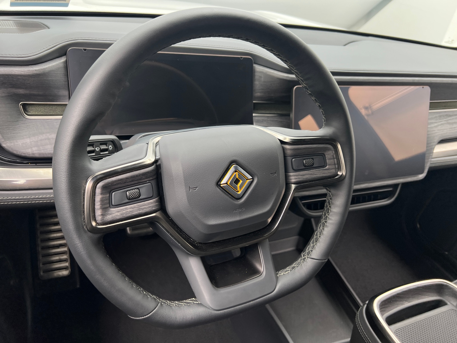 Thumbnail: 2023 Rivian R1S - 4
