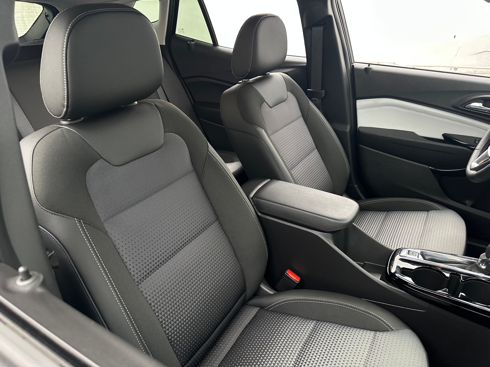 Thumbnail: 2025 Chevrolet Trax - 2