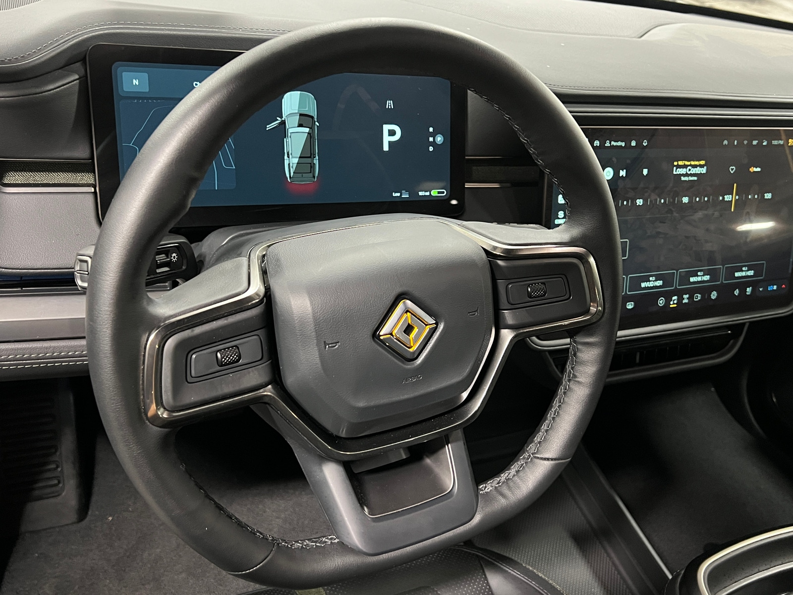 Thumbnail: 2025 Rivian R1S - 4