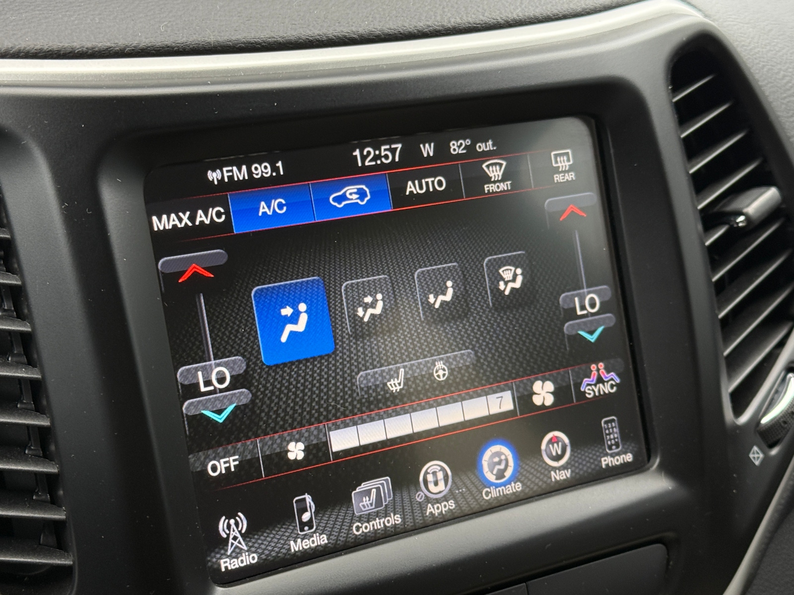 Thumbnail: 2018 Jeep Cherokee - 3