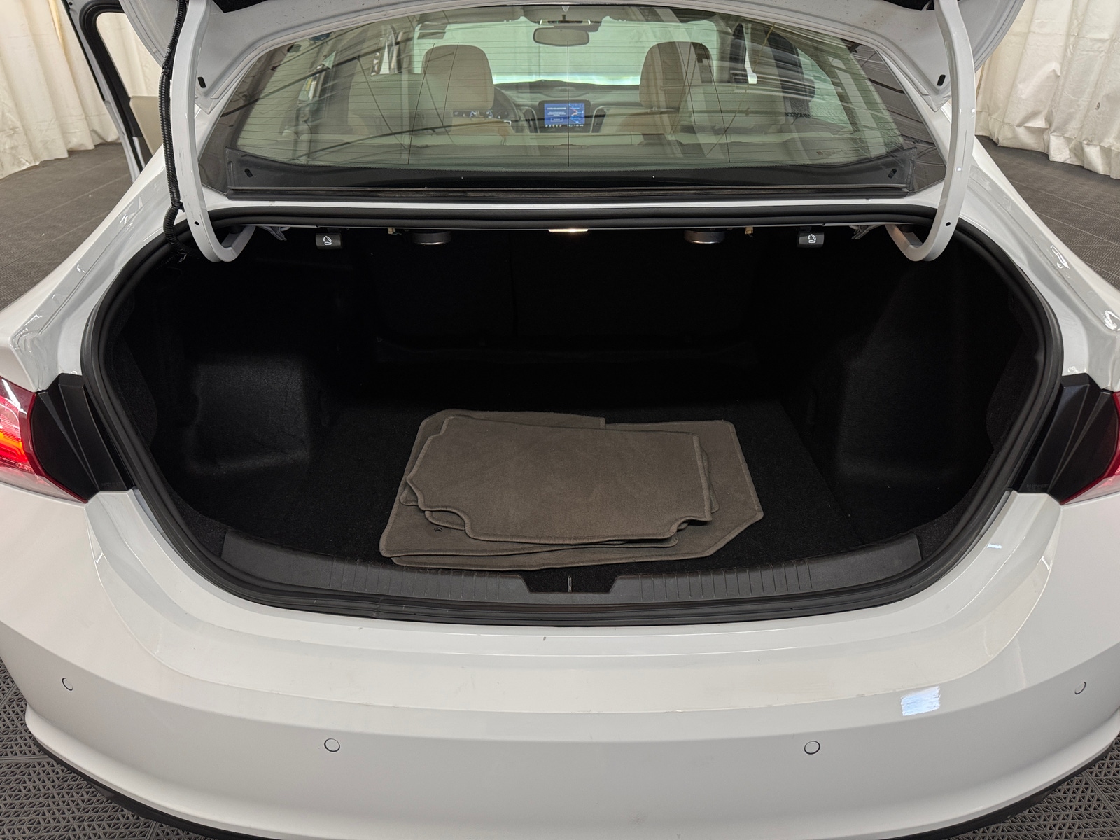 Thumbnail: 2024 Chevrolet Malibu - 6