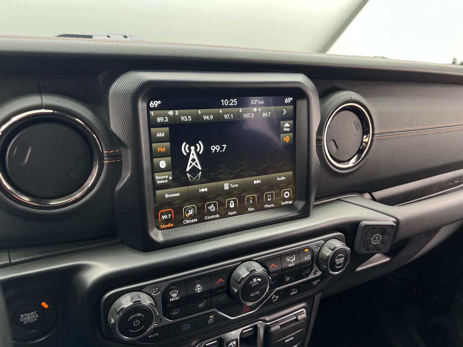 Thumbnail: 2022 Jeep Wrangler - 3