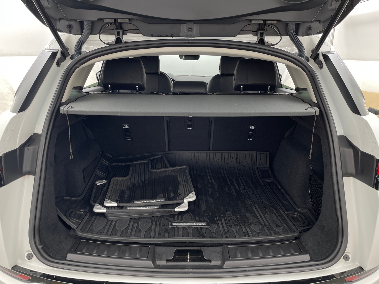 Thumbnail: 2020 Land Rover Range Rover Evoque - 6