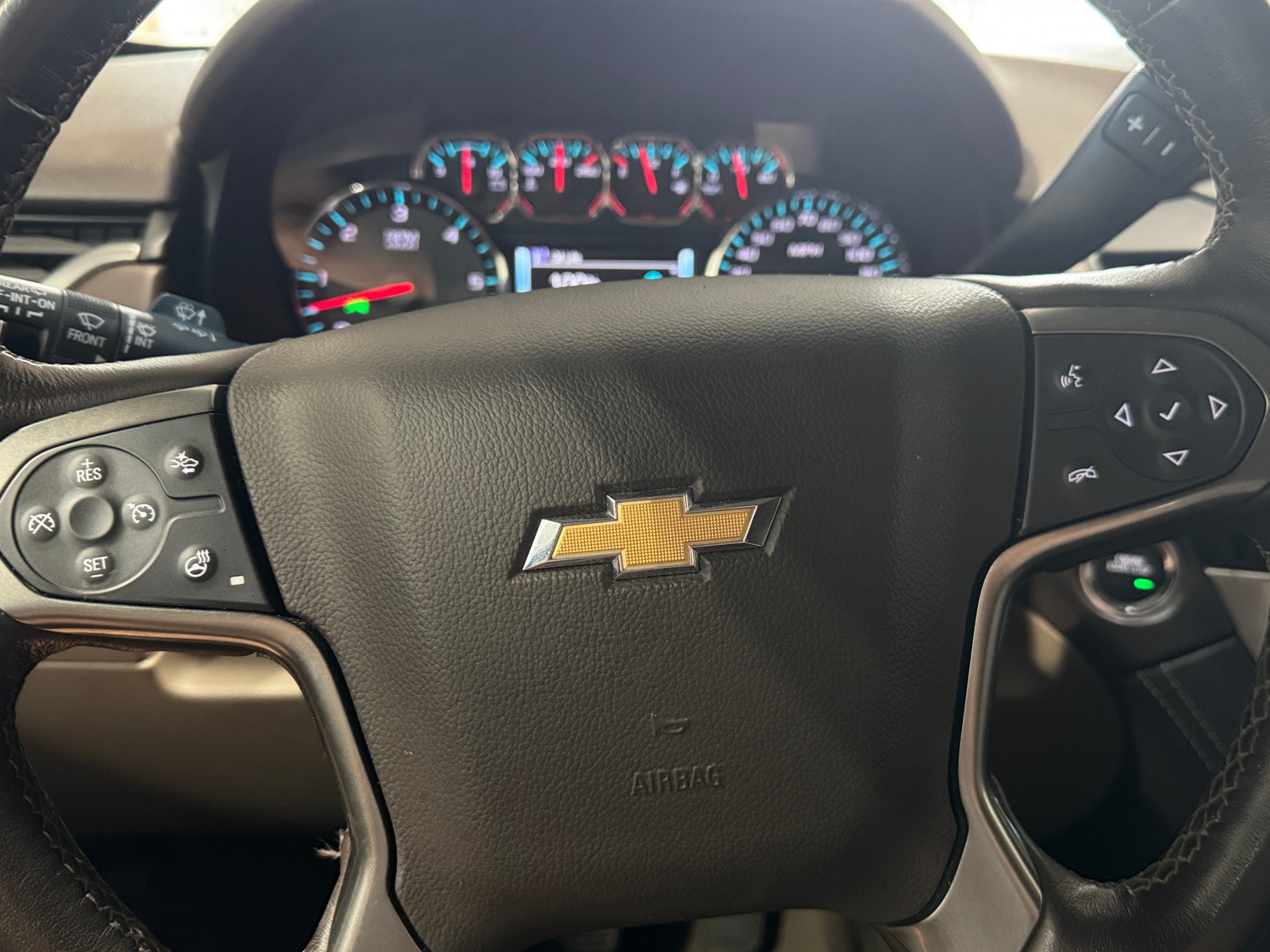 Thumbnail: 2019 Chevrolet Tahoe - 4