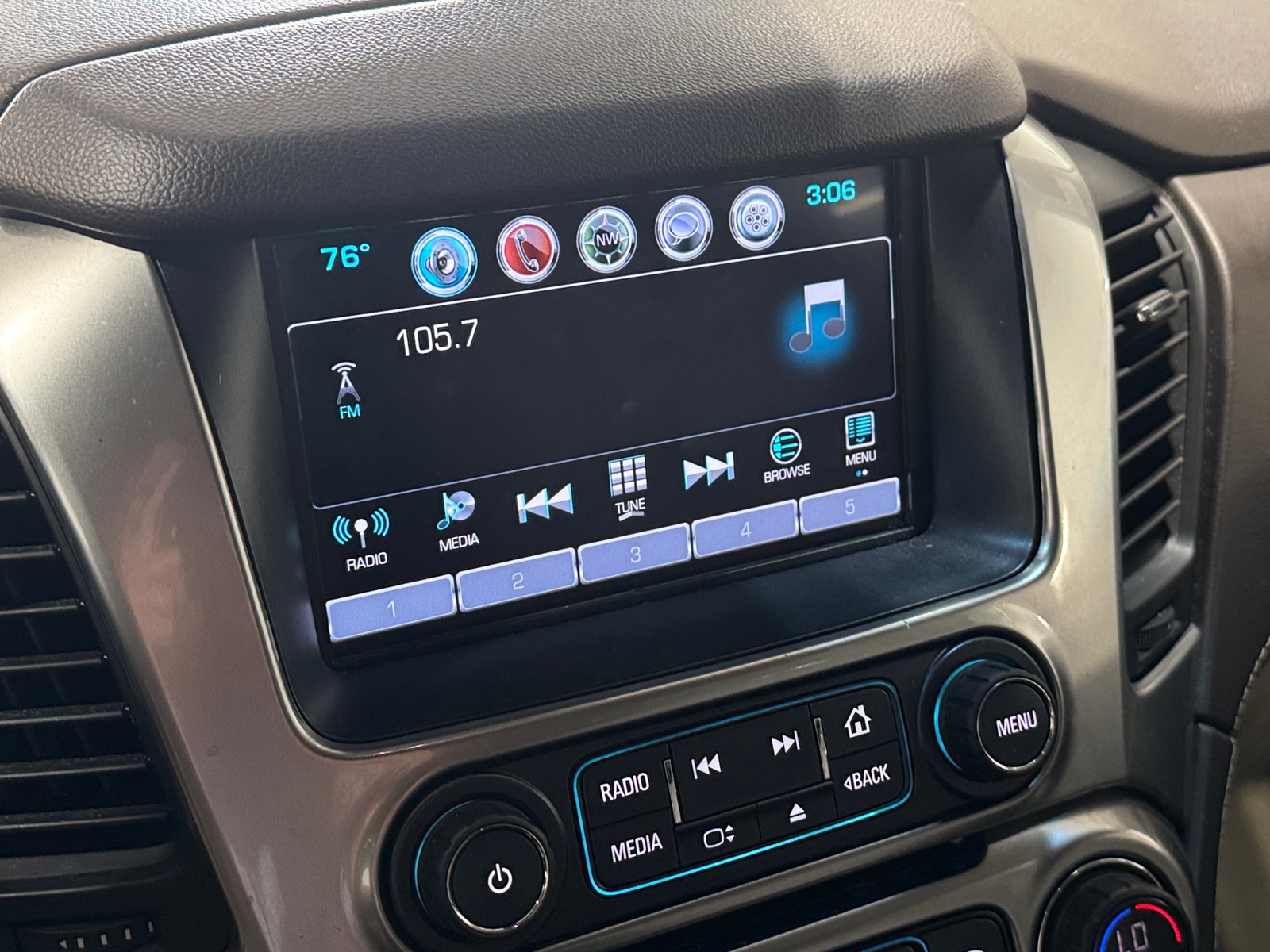 Thumbnail: 2019 Chevrolet Tahoe - 3