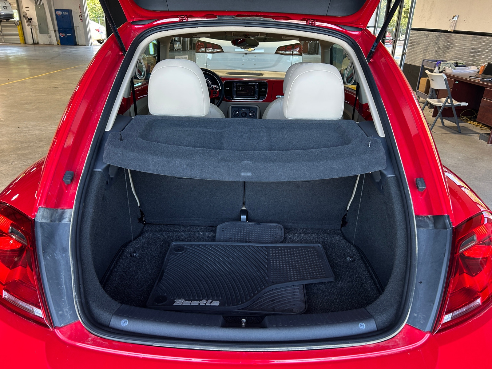 Thumbnail: 2016 Volkswagen Beetle - 7
