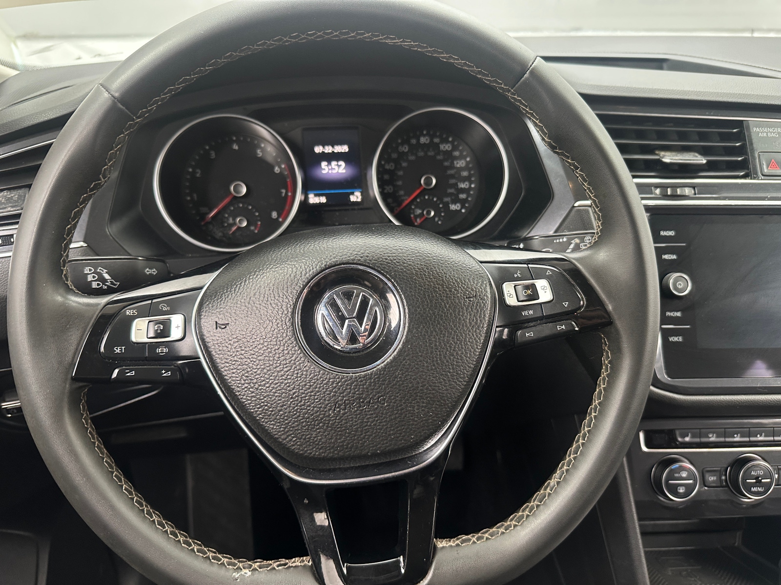 Thumbnail: 2021 Volkswagen Tiguan - 4