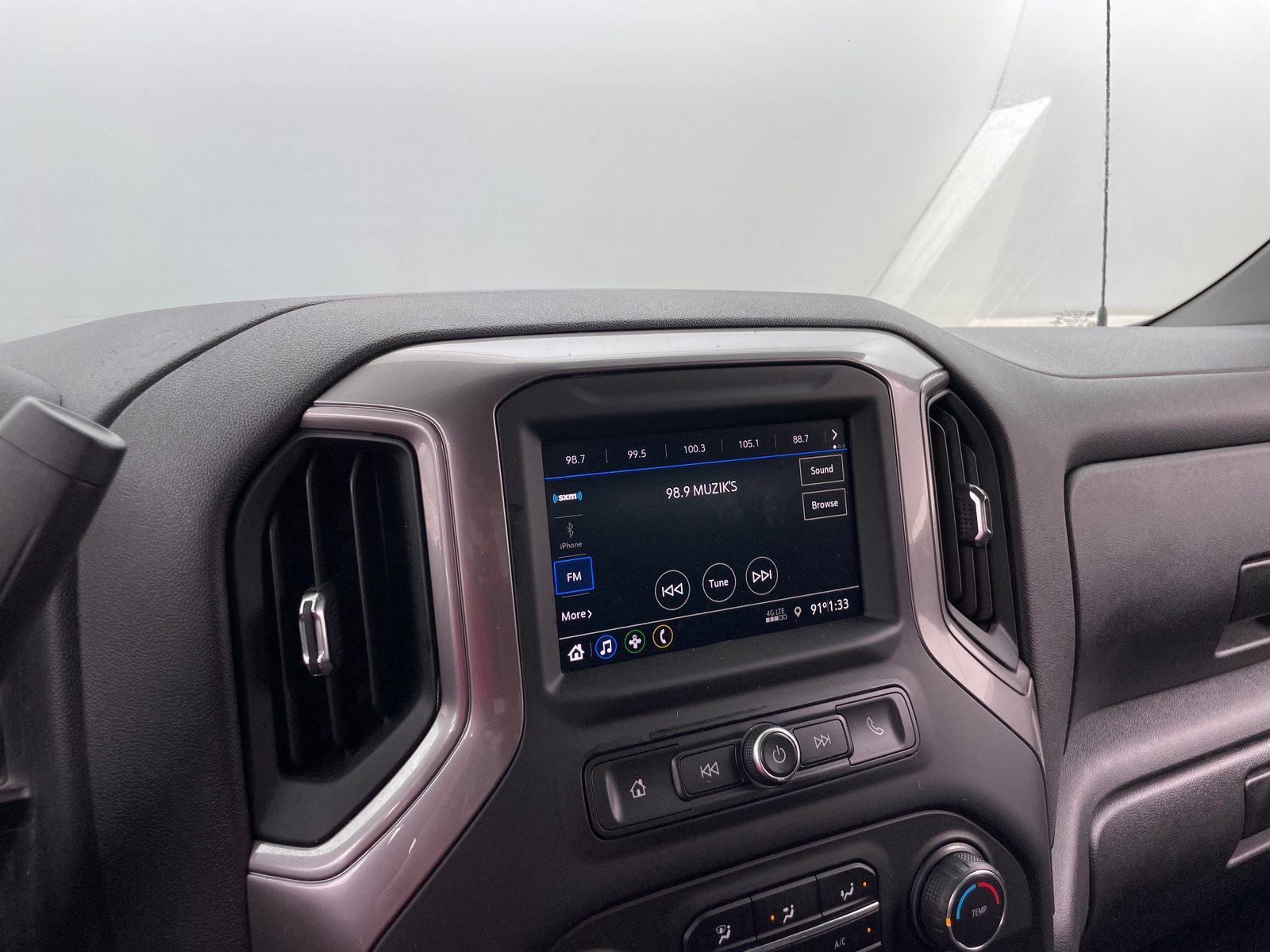 Thumbnail: 2020 Chevrolet Silverado 1500 - 4