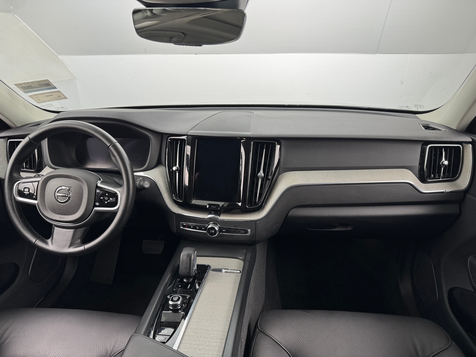 Thumbnail: 2025 Volvo XC60 - 2