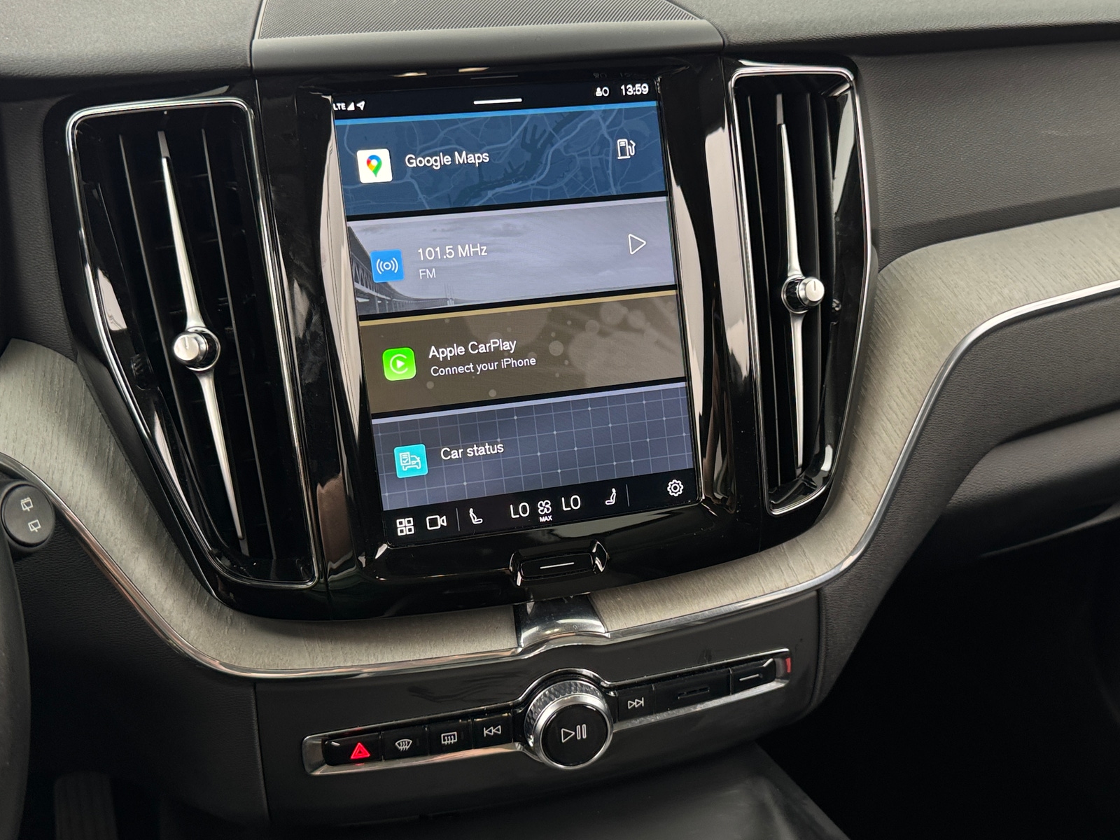 Thumbnail: 2025 Volvo XC60 - 3