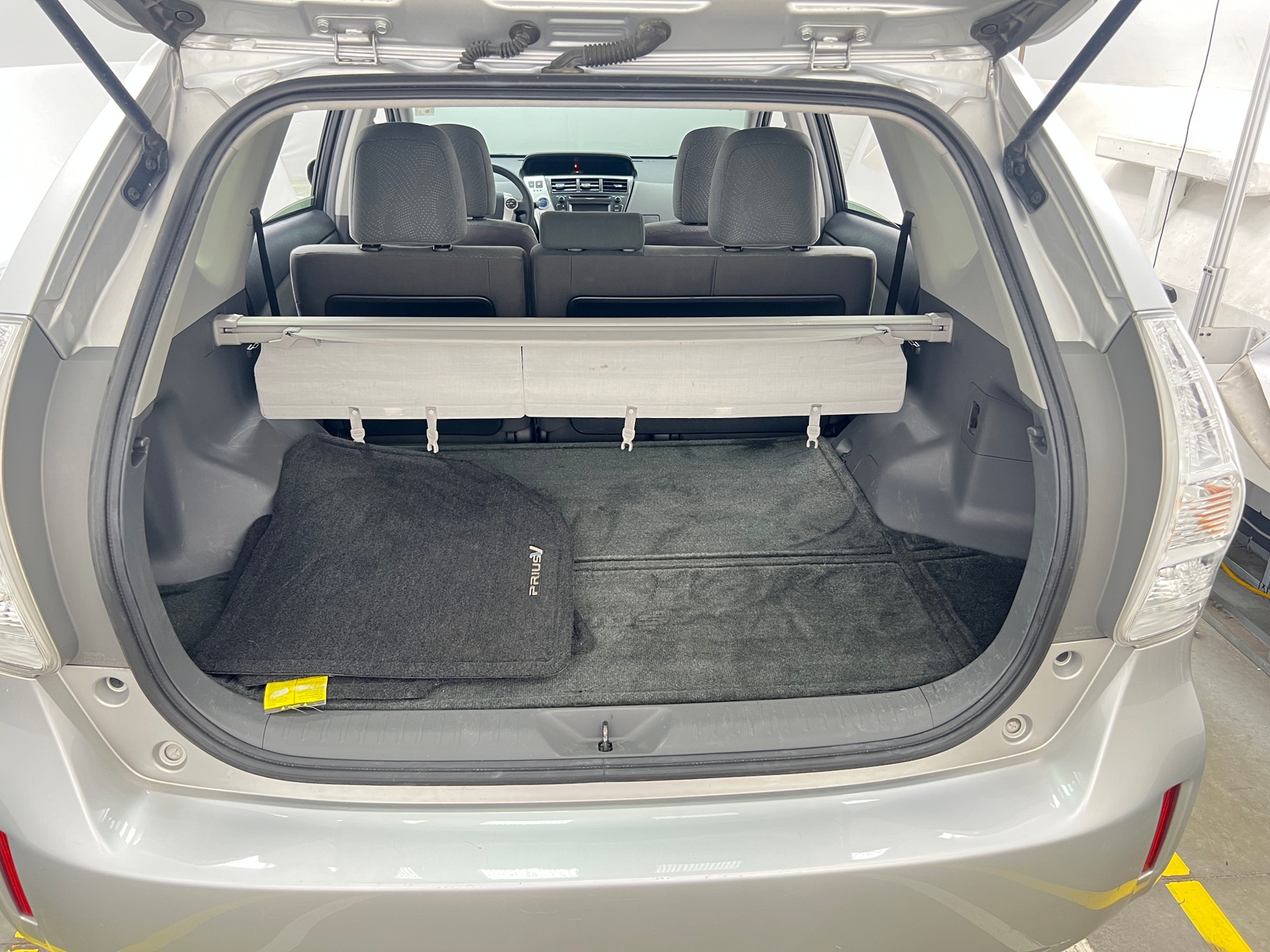 Thumbnail: 2012 Toyota Prius v - 7
