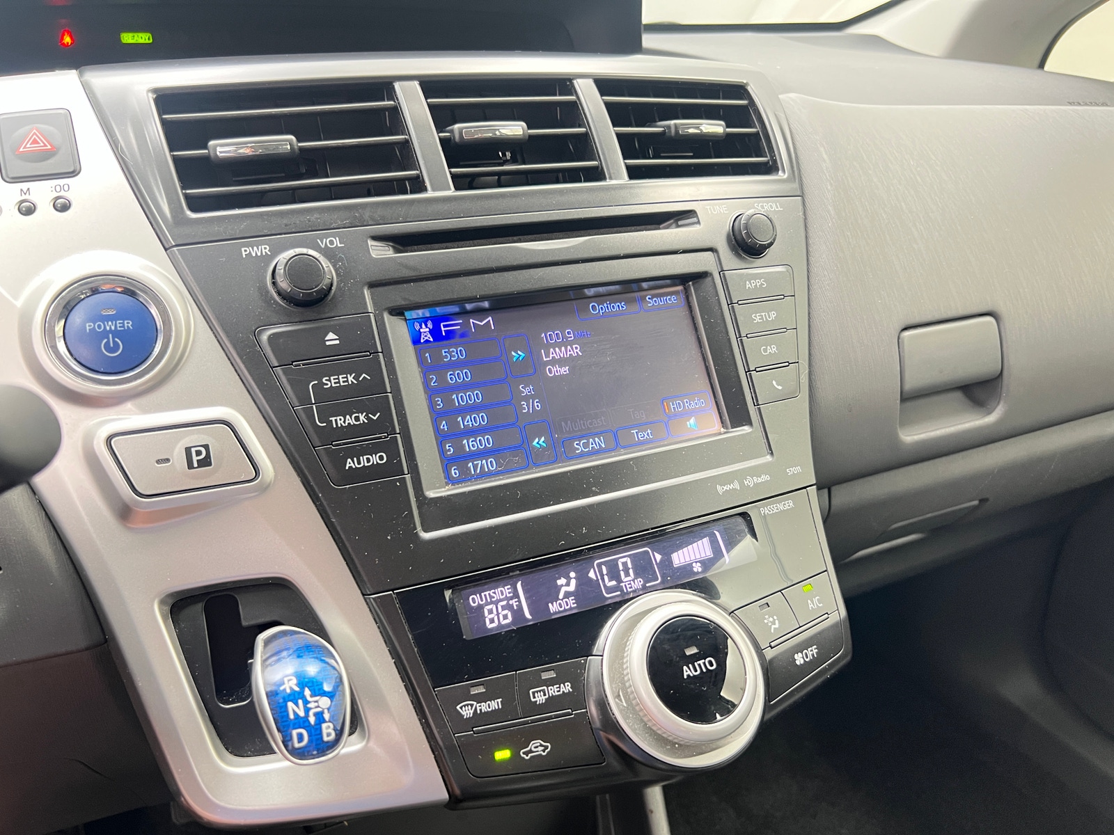 Thumbnail: 2012 Toyota Prius v - 4