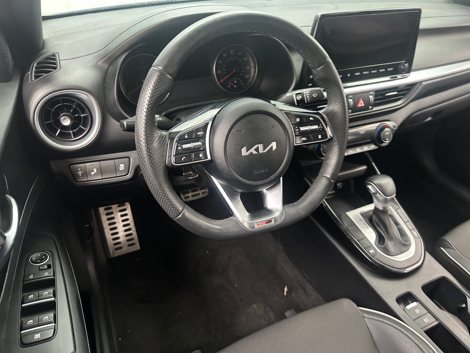 Thumbnail: 2023 Kia Forte - 4